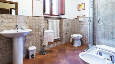 Bagno appartamento lilla residence villa valsi